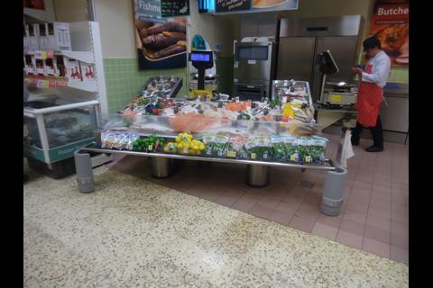 A low, open fish counter puts shoppers in contact with the offer